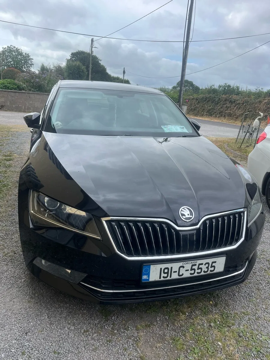 2019 Skoda superb - Image 1