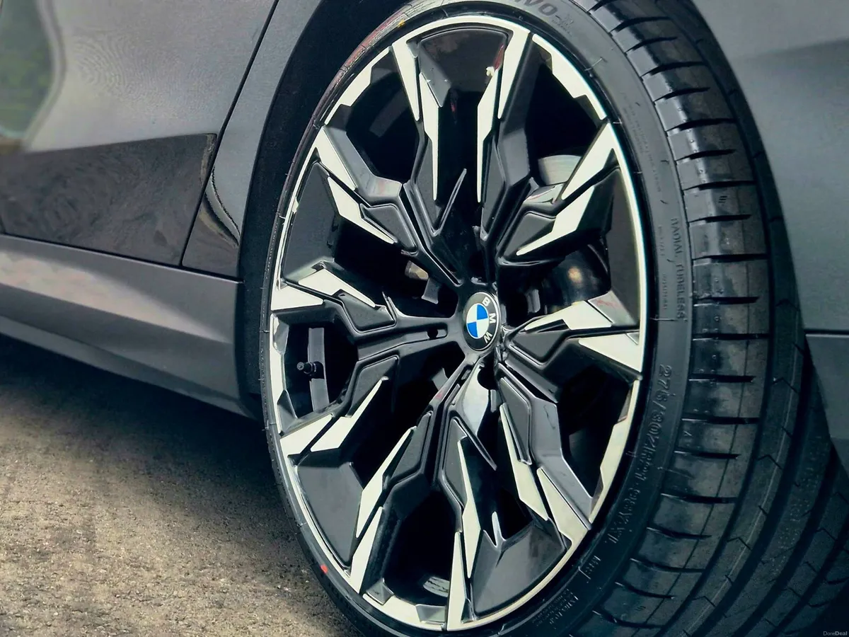 2025 BMW i5 Sports Edition 40, Sunroof, Harmon, 21 - Image 5