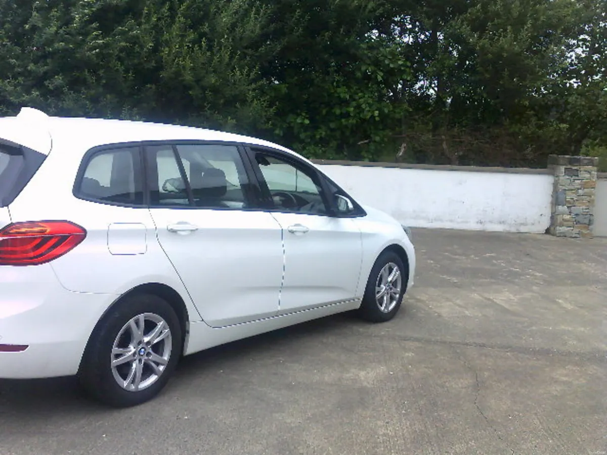 BMW 2-Series 2016--AUTO --7 SEATER - Image 4