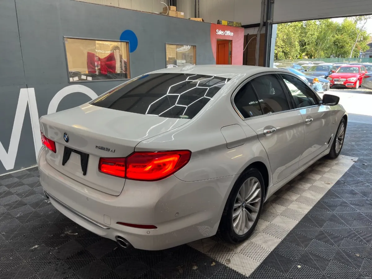 BMW 5-Series 2017 BMW 523D LUXURY 2.0 AUTOMATIC / - Image 2