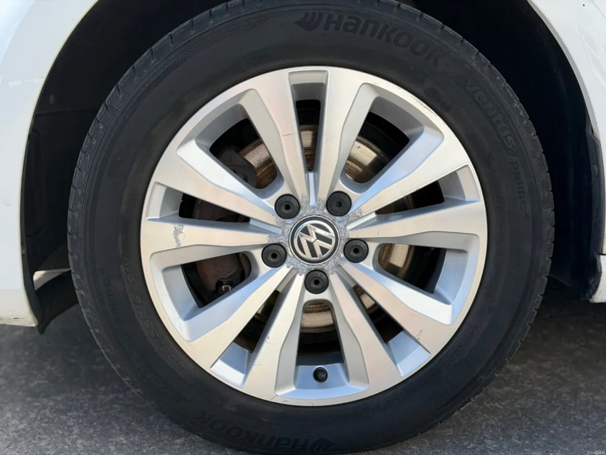 Volkswagen Golf High Spec - Image 3