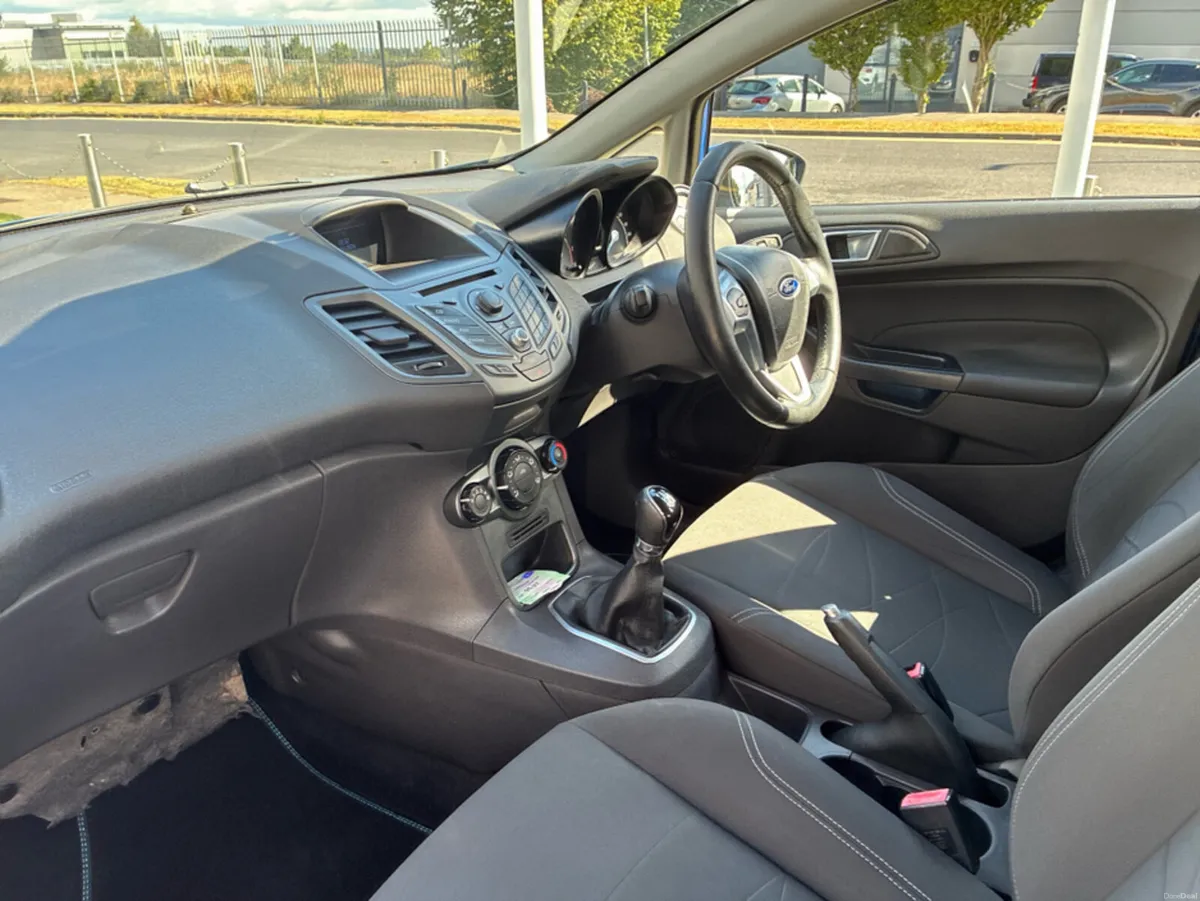 Ford Fiesta ZETEC 1.25 60PS M5 4DR MCA - Image 2