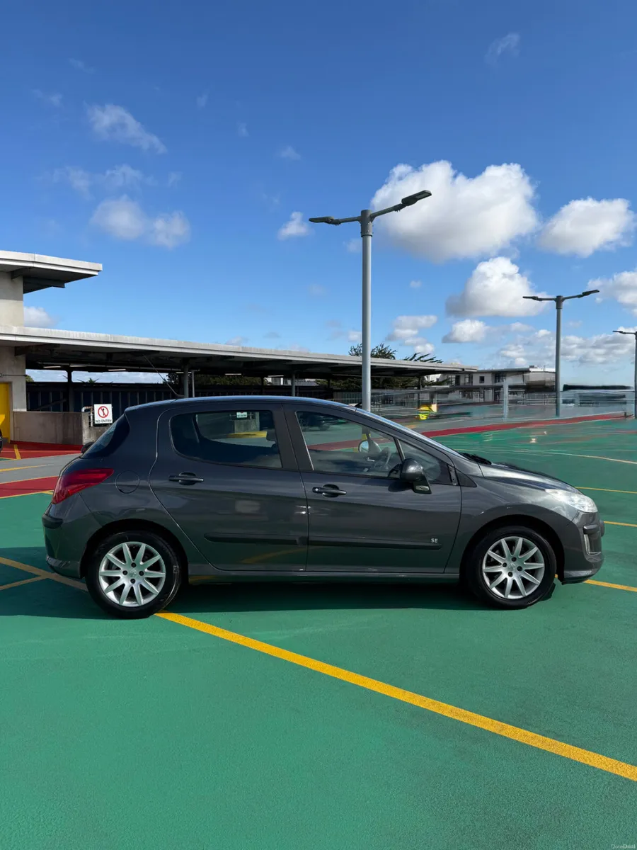 10 Peugeot 308 1.6 Diesel - HUGE SERVICE HISTORY - Image 6