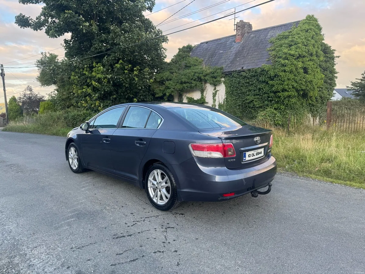 2010 Toyota Avensis - Image 2