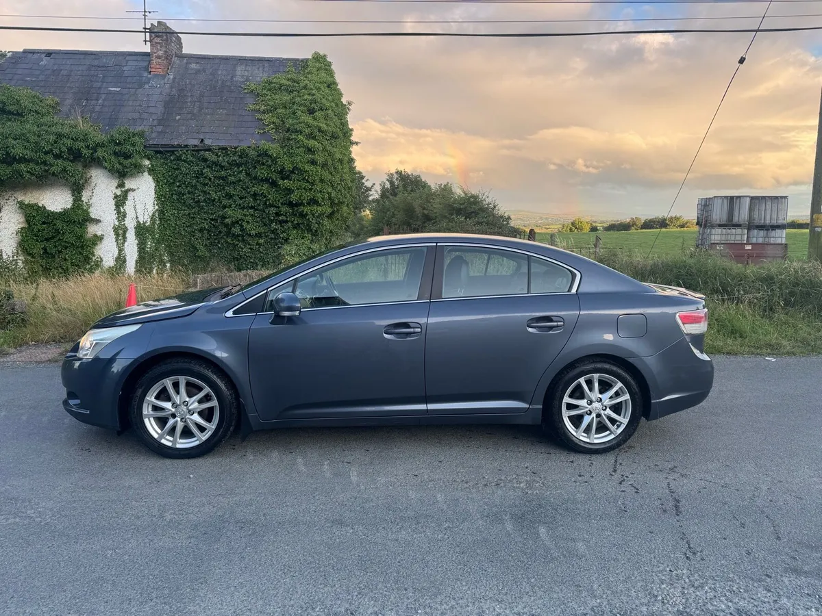 2010 Toyota Avensis - Image 3
