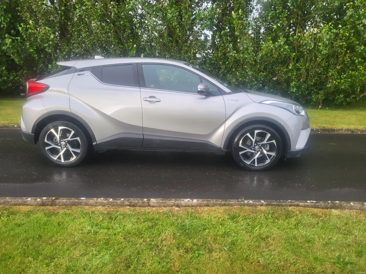 Toyota C-HR  SPORT  HYBRID  AUTOMATIC - Image 2