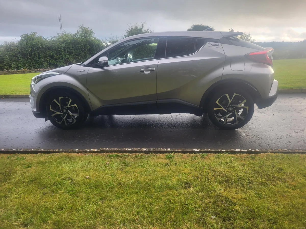 Toyota C-HR  SPORT  HYBRID  AUTOMATIC - Image 6