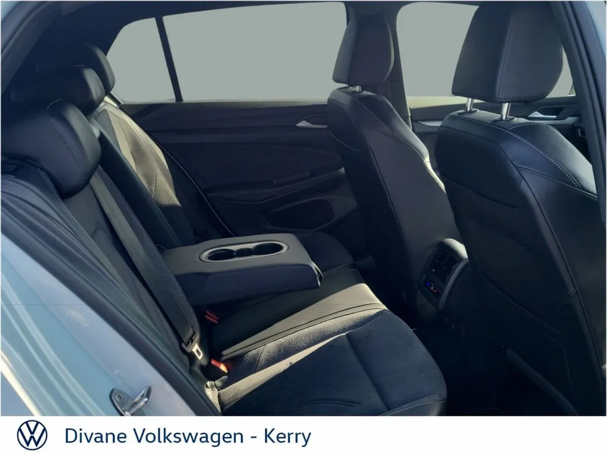 Volkswagen Golf 50 YEARS 2.0 TDI 115 BHP - Image 4