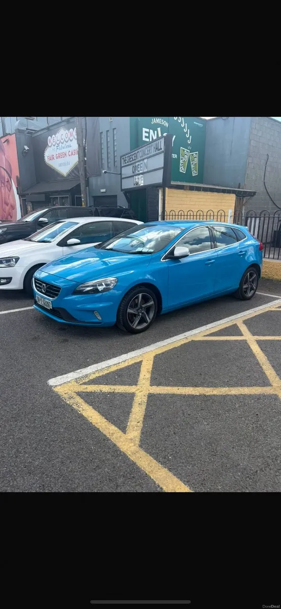 Volvo V40 2016 - Image 1