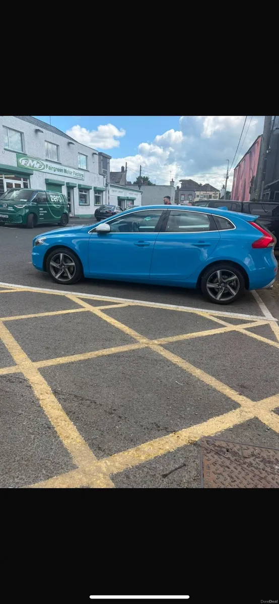 Volvo V40 2016 - Image 2