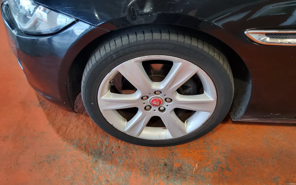 Jaguar XE 2019 - Image 5