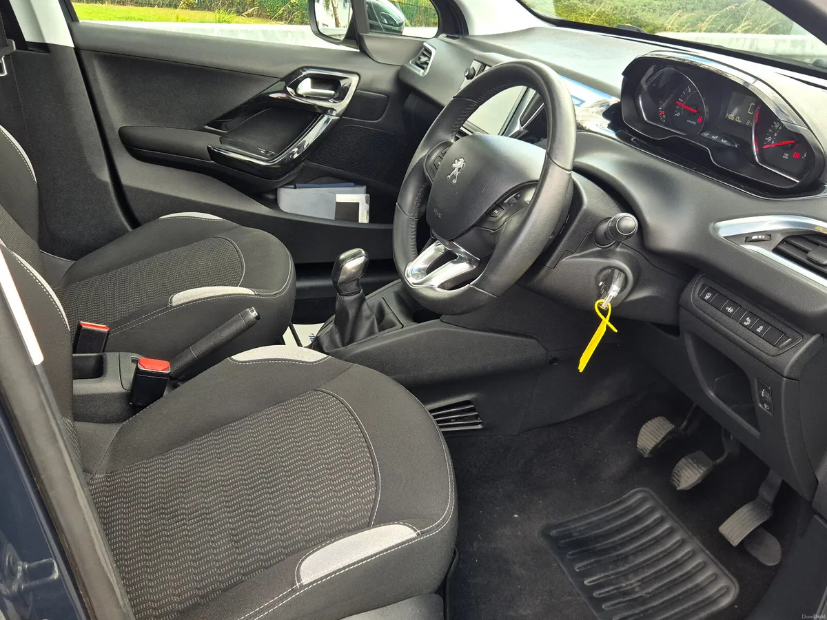 2015 Peugeot 208  1.2 VTI STYLE - Image 6