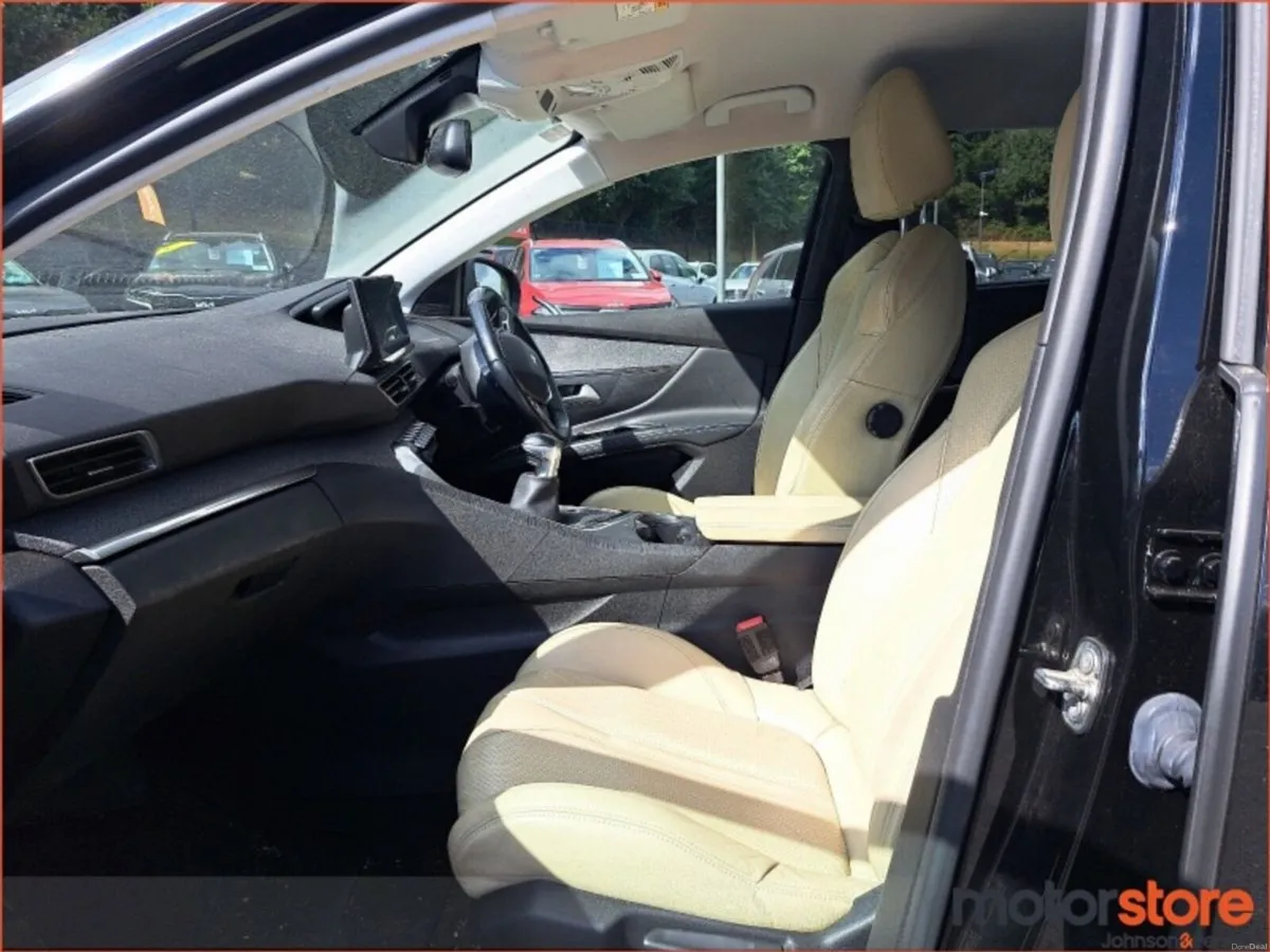 Peugeot 5008 1.5 BlueHDi 130bhp Allure - Image 2
