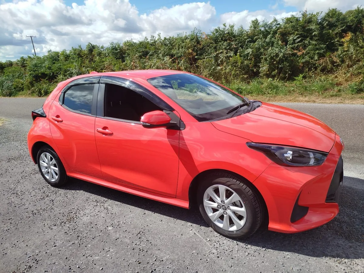 2021 Toyota Yaris Hybrid 1.5 - Excellent Condition - Image 3