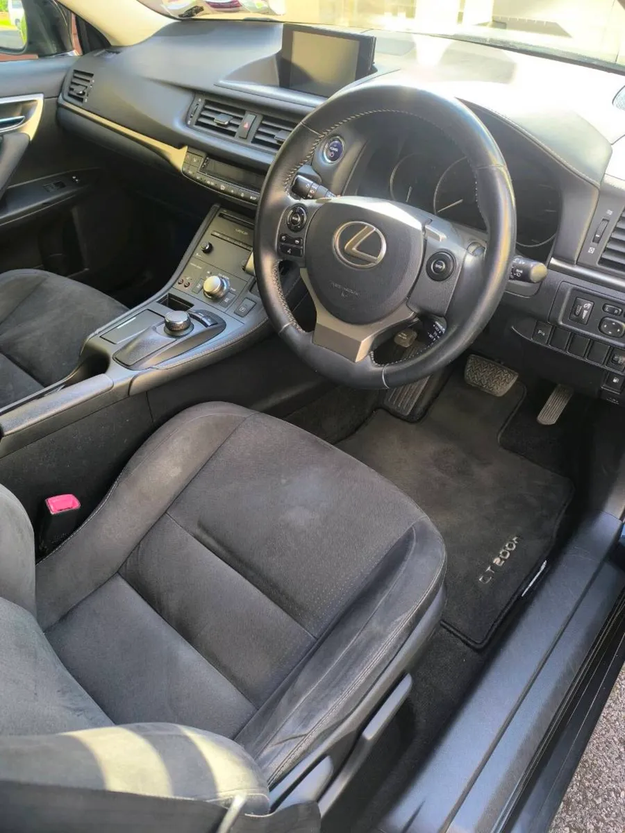 151 LEXUS  CT200 HYBRID. - Image 4