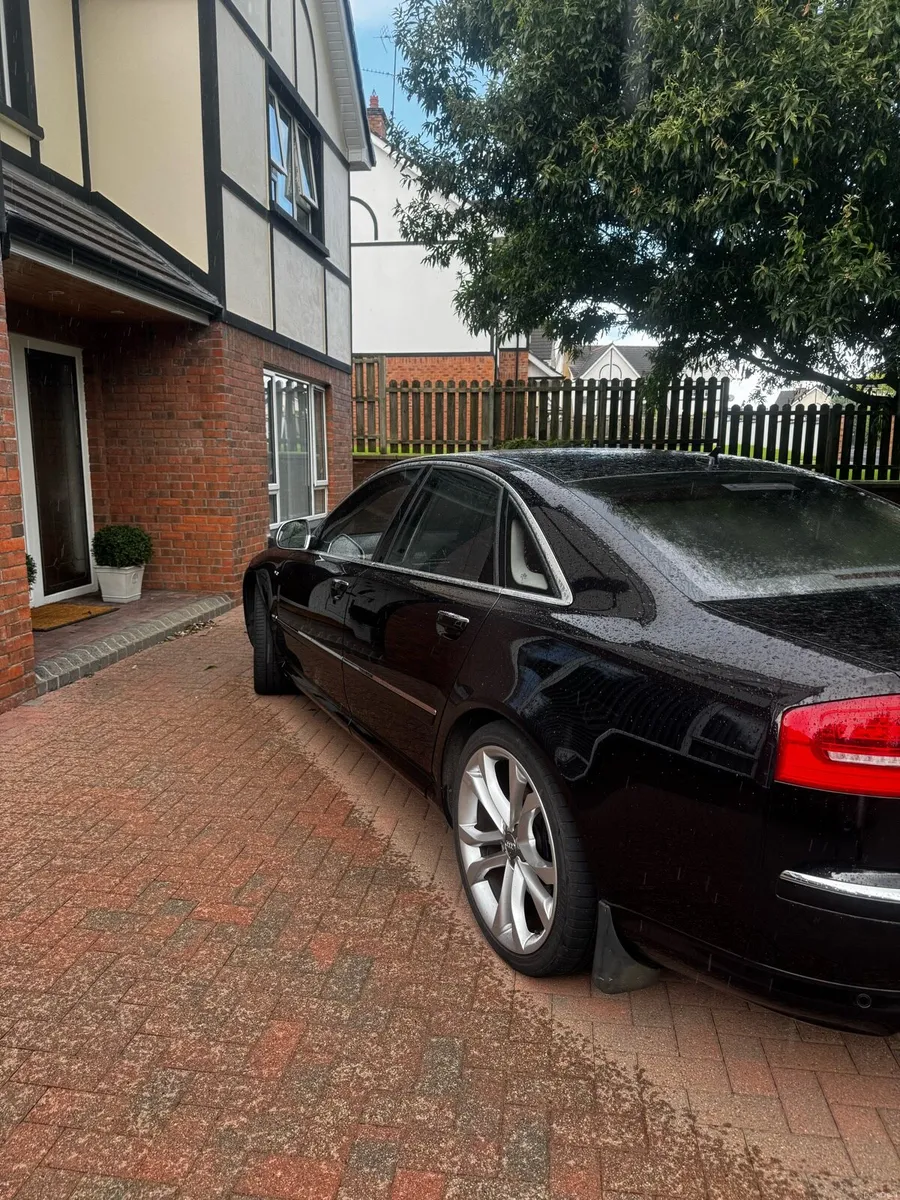 AUDI S8 - Image 4
