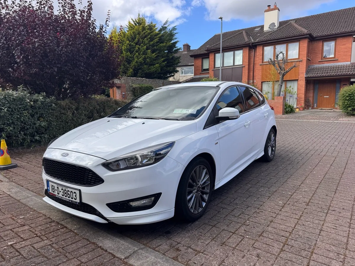 Ford-Focus ST-Line 1.0 EcoBoost - Image 1