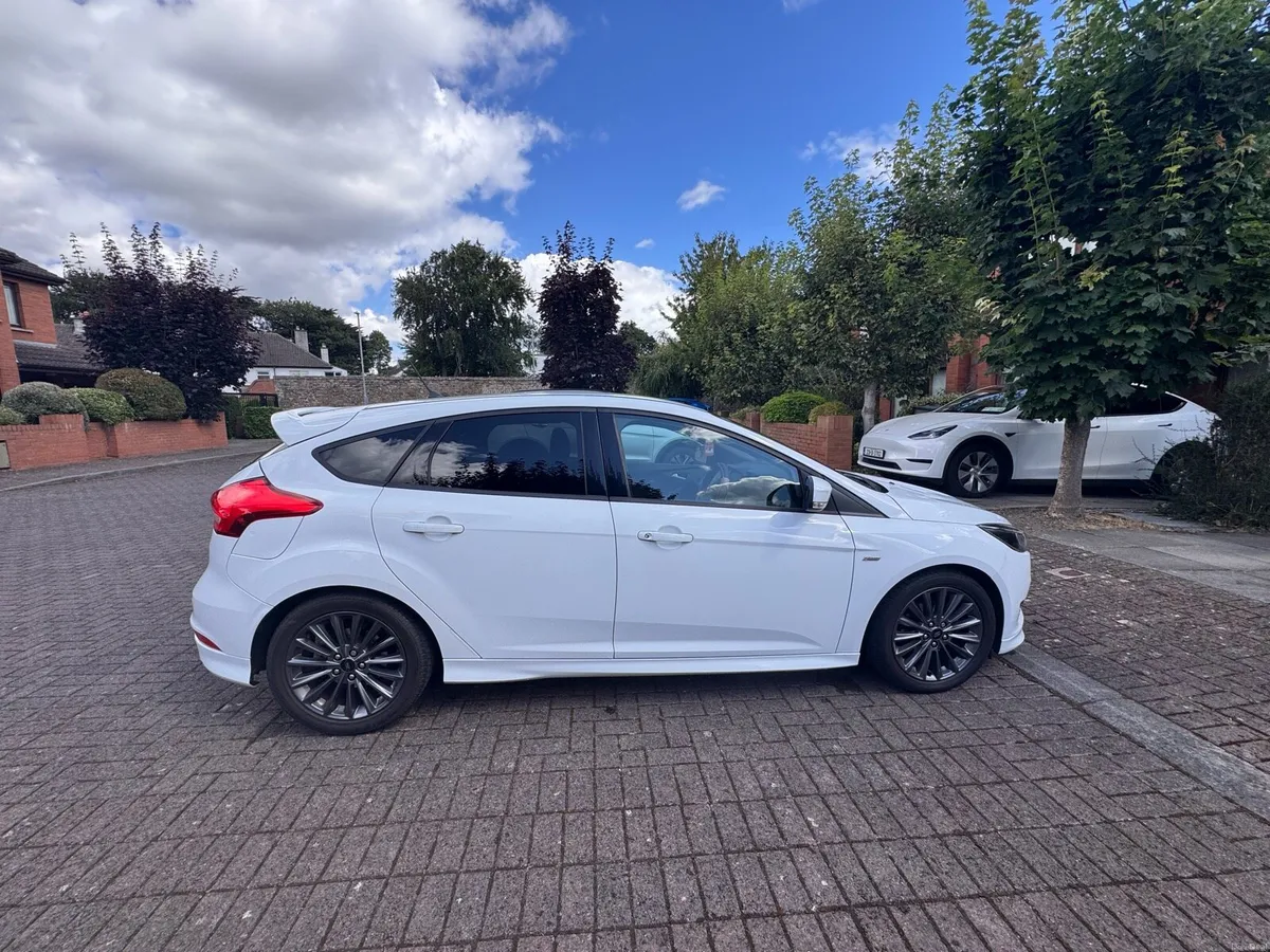 Ford-Focus ST-Line 1.0 EcoBoost - Image 3