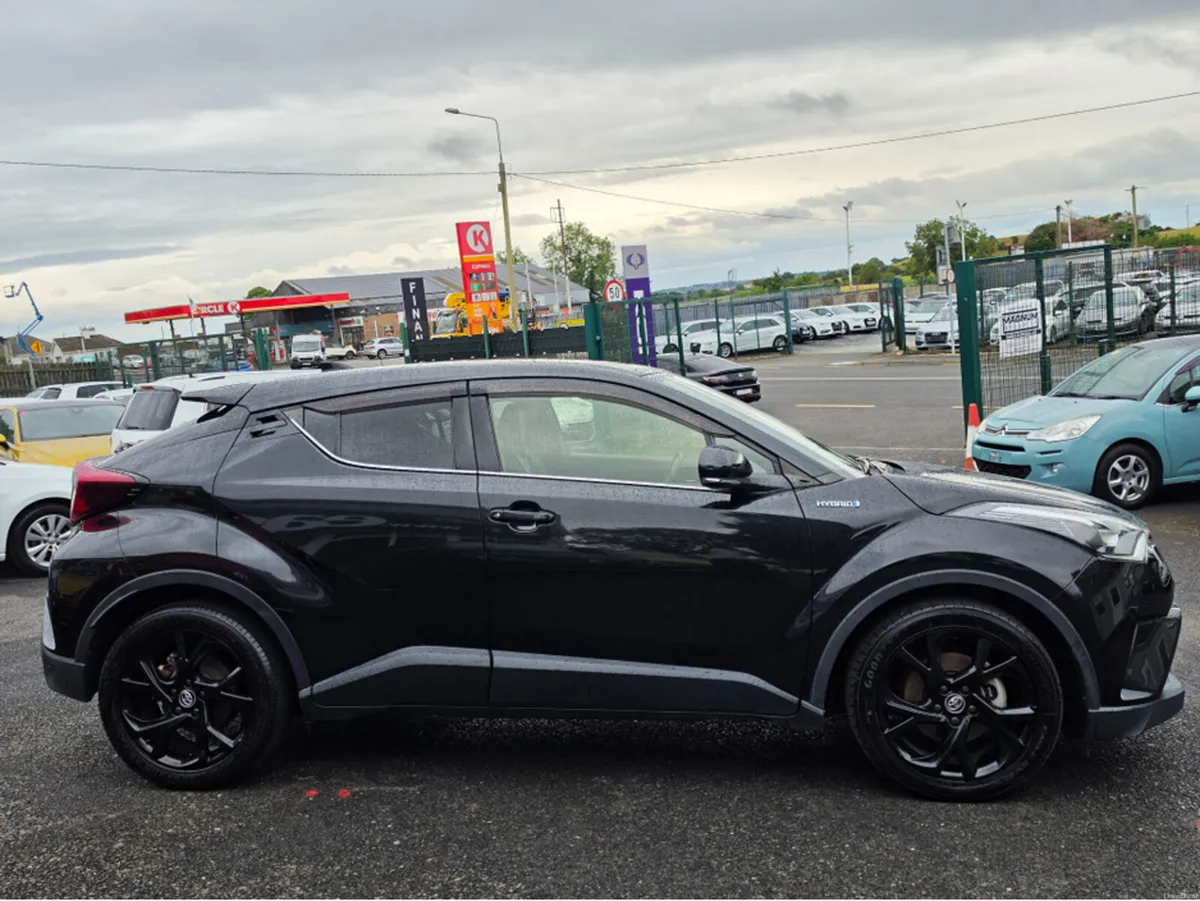 Toyota C-HR SELF CHARGING HYBRID- CARPLAY - ANDROI - Image 4