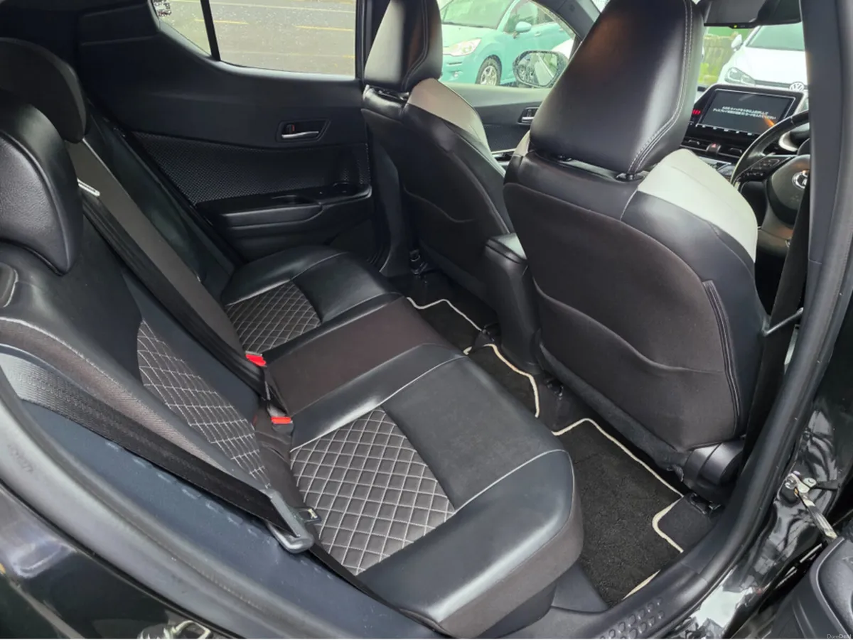 Toyota C-HR SELF CHARGING HYBRID- CARPLAY - ANDROI - Image 5