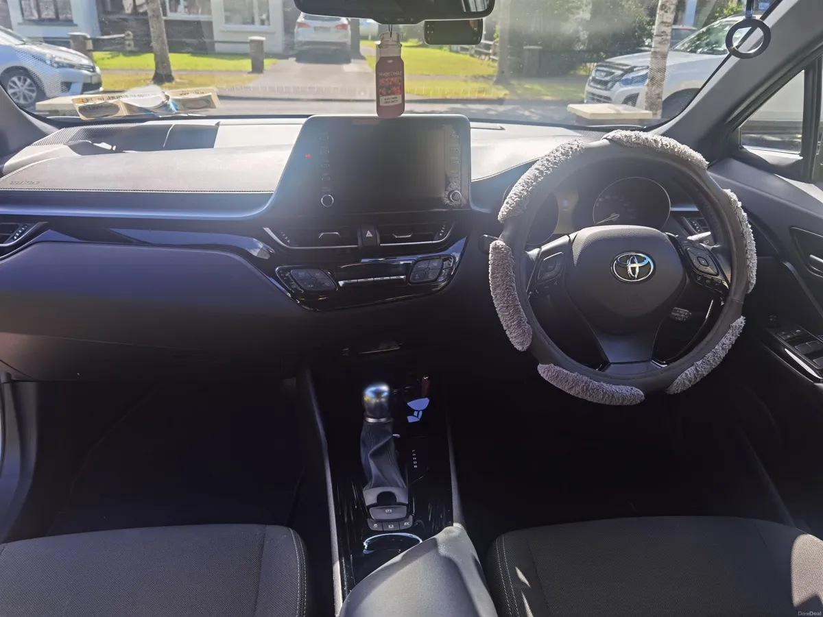 Toyota C-HR 201 - 1 owner - FULL Toyota Service - Image 4