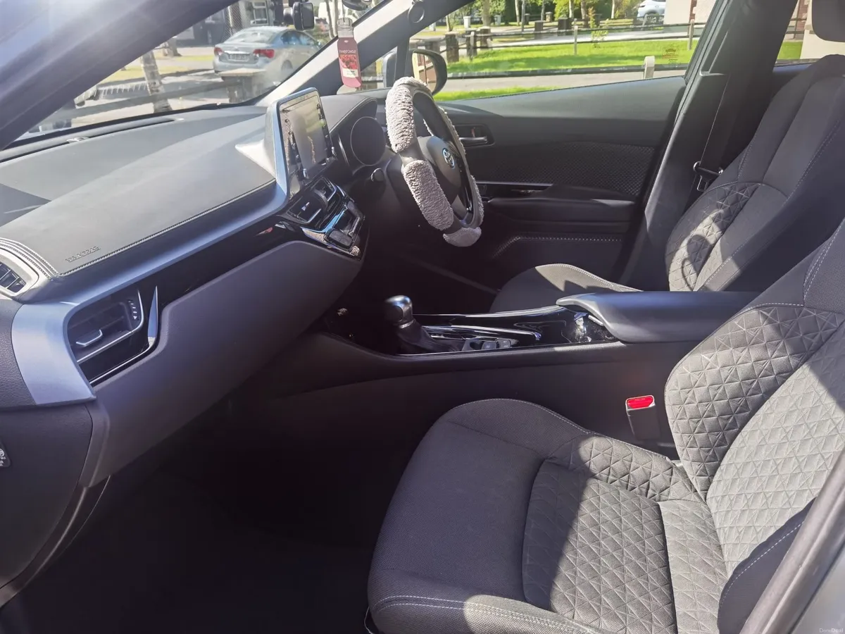 Toyota C-HR 201 - 1 owner - FULL Toyota Service - Image 6