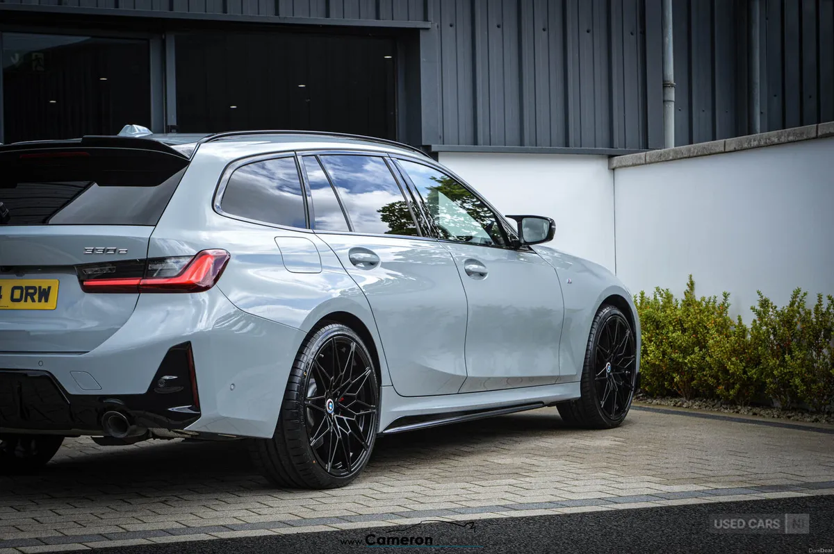 BMW 3-Series TOURING - Image 4