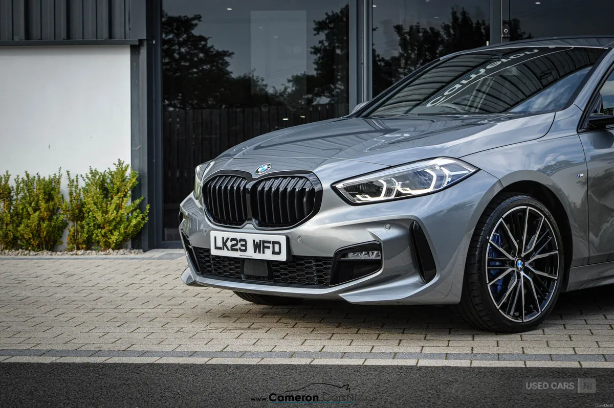 BMW 1-Series DIESEL HATCHBACK - Image 3