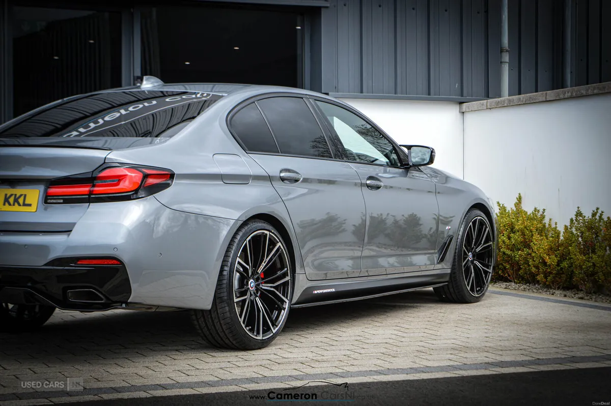 BMW 5-Series DIESEL SALOON - Image 4