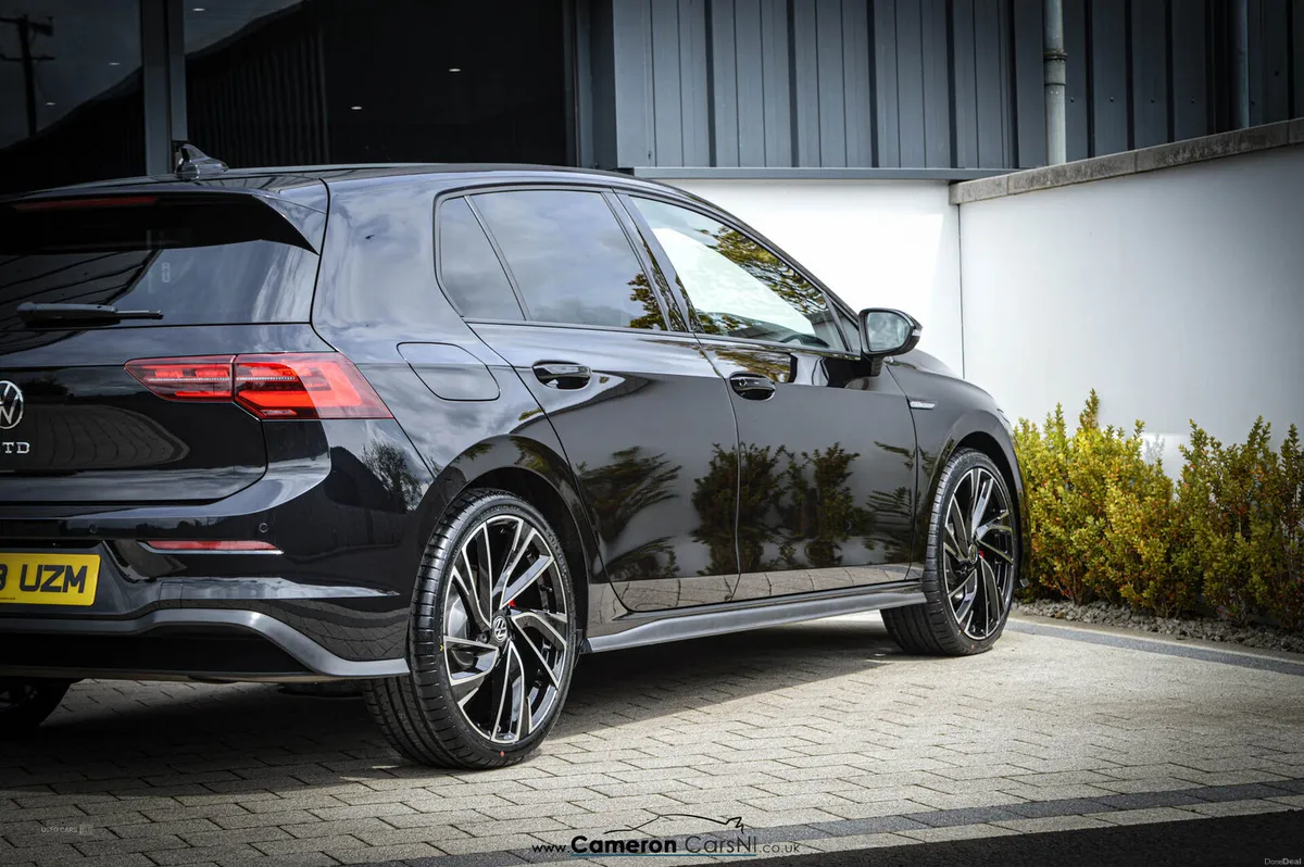 Volkswagen Golf DIESEL HATCHBACK - Image 4