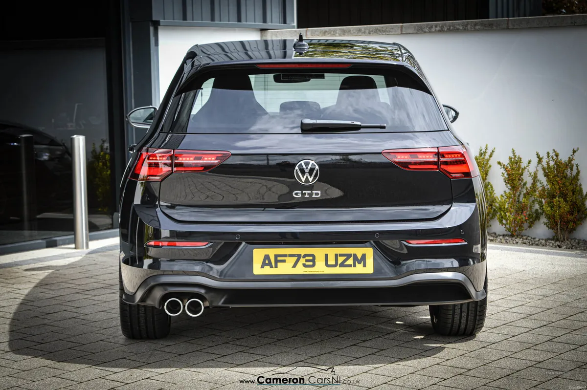 Volkswagen Golf DIESEL HATCHBACK - Image 6