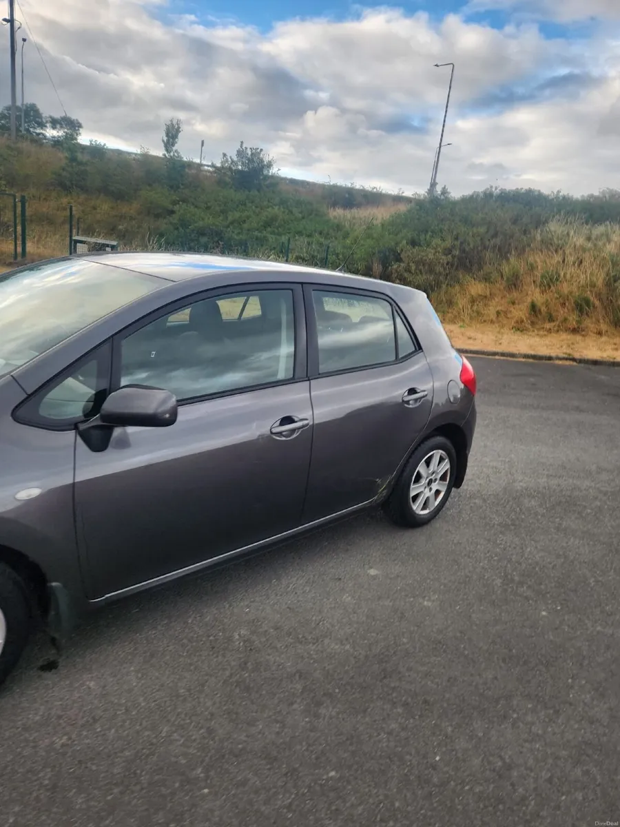 Toyota Auris 2007 - Image 2