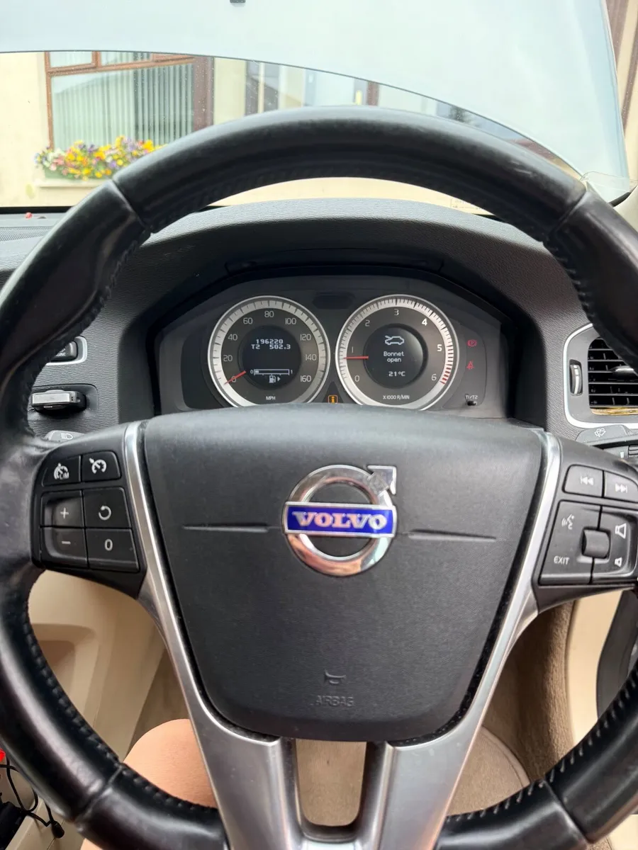 Volvo S60 2011 - Image 2