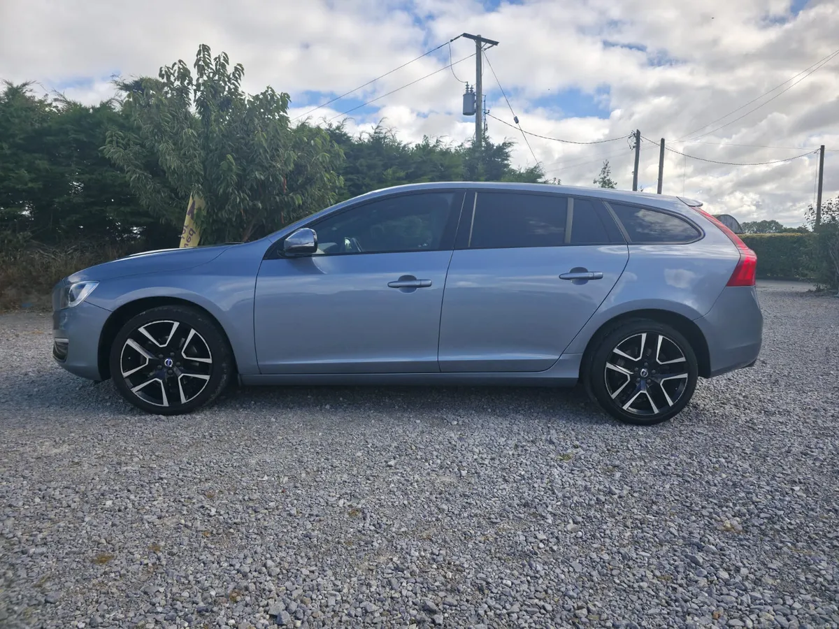 2017 Volvo V60 D4 Dynamic - Image 2