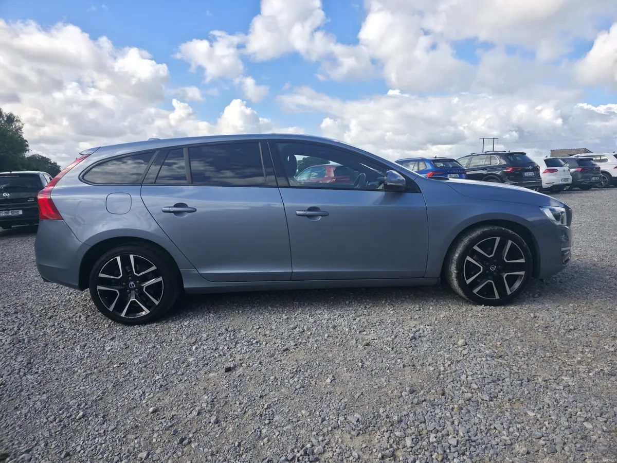 2017 Volvo V60 D4 Dynamic - Image 6