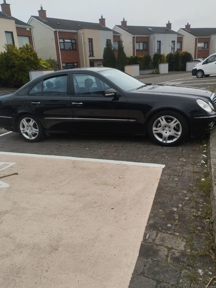 Mercedes-Benz E-Class 2008 - Image 4