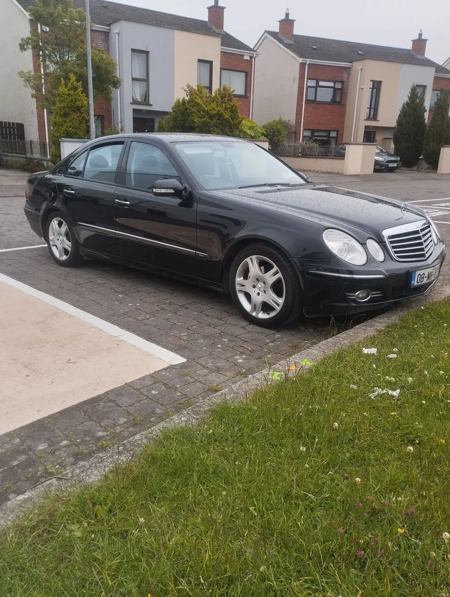 Mercedes-Benz E-Class 2008 - Image 1