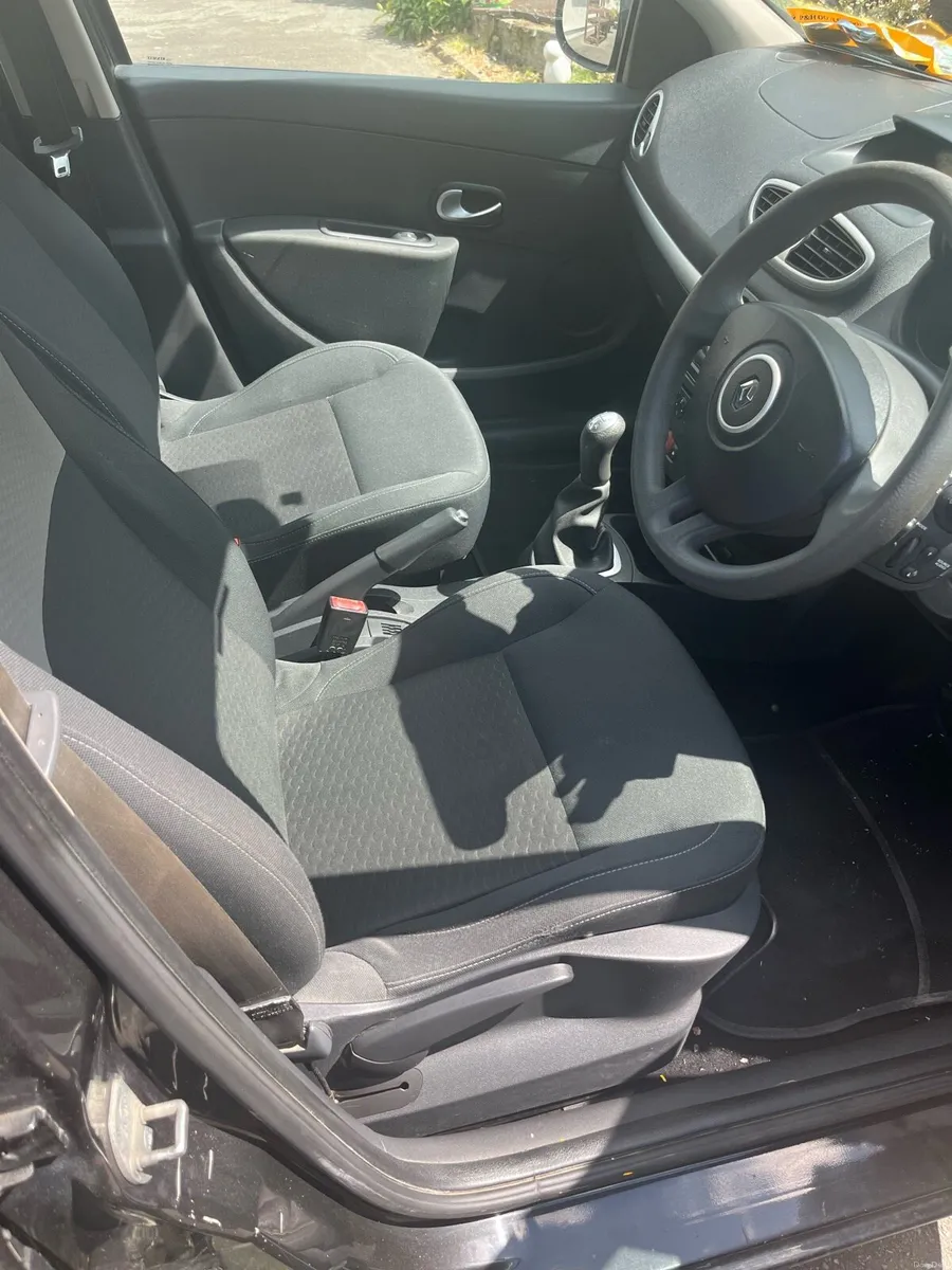 10 Renault Clio - Image 6