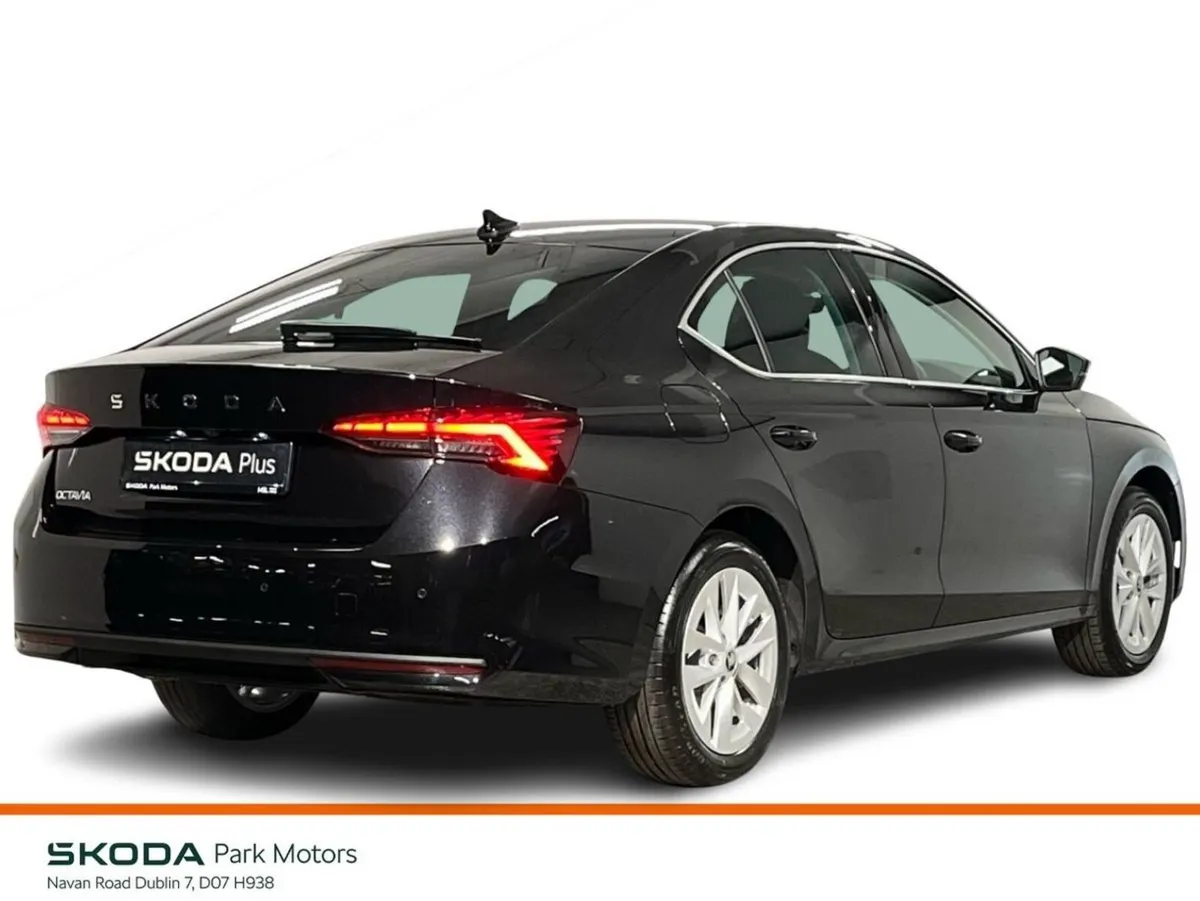 Skoda Octavia Selection 1.5TSI 115BHP - Reversing - Image 4