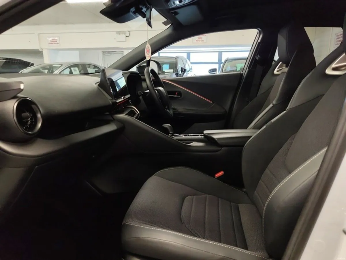 Toyota C-HR HYBRID SOL - Image 6