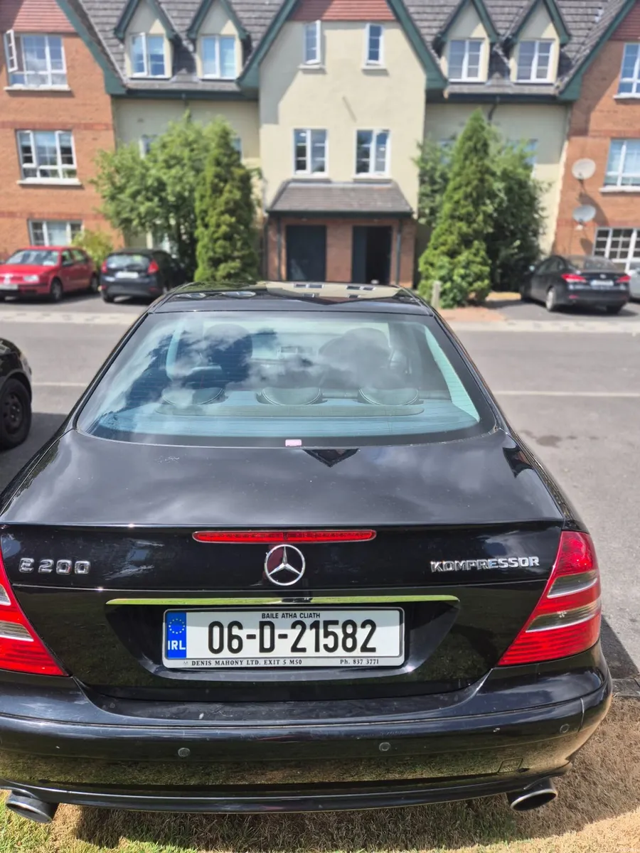 Mercedes-Benz E-Class 2006 - Image 2