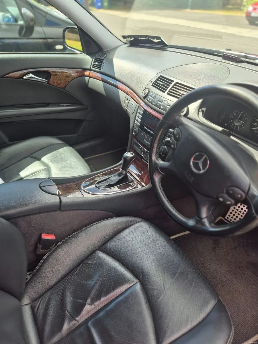 Mercedes-Benz E-Class 2006 - Image 4