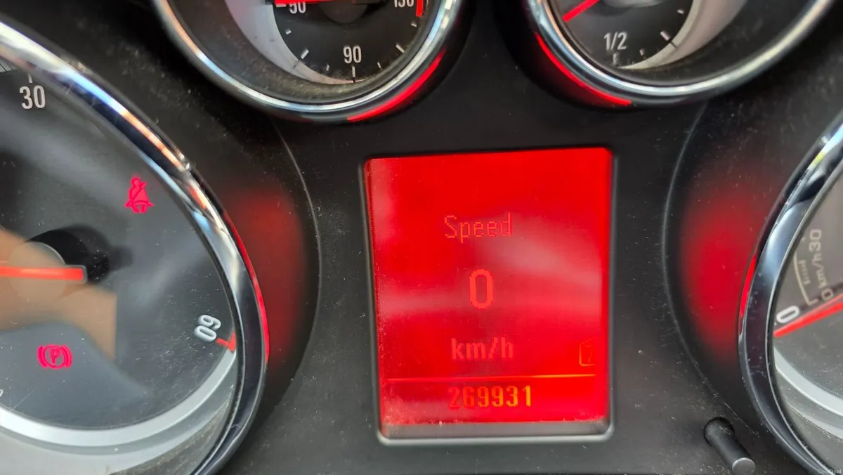 Vauxhall Insignia 2010 - Image 3