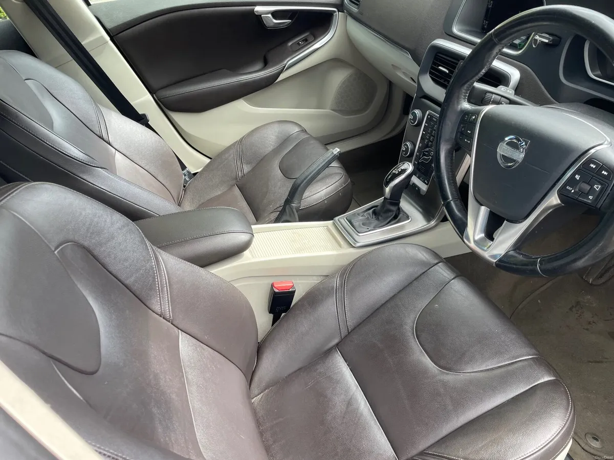 141 Volvo V40 DBA-MB4164T 5dr auto  nct 7/27 - Image 3