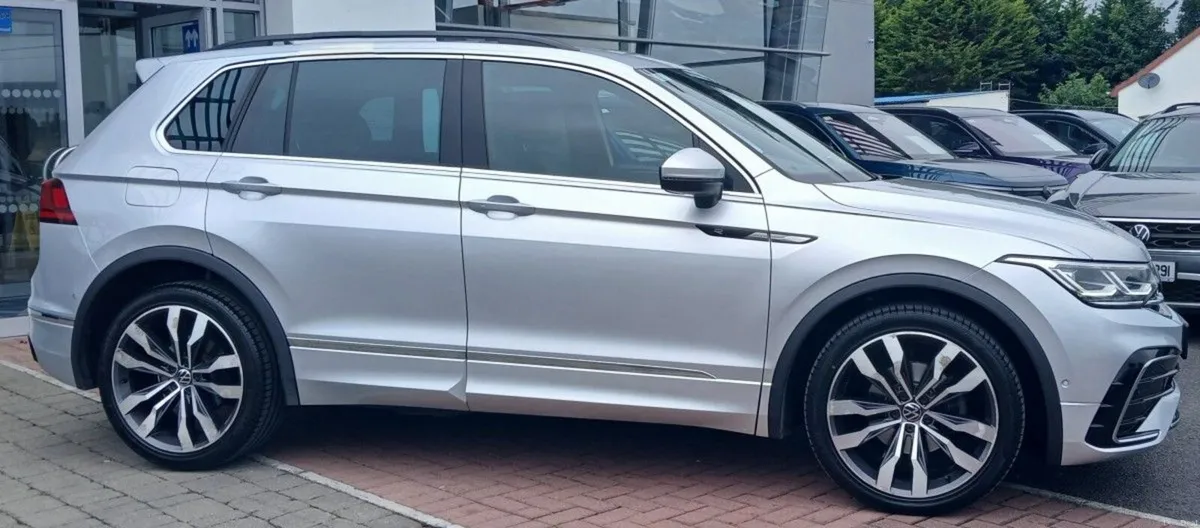Volkswagen Tiguan R-Line 2.0 TDI 150HP **REAR VIEW - Image 2