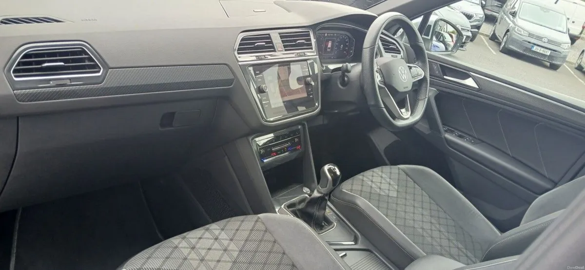 Volkswagen Tiguan R-Line 2.0 TDI 150HP **REAR VIEW - Image 5