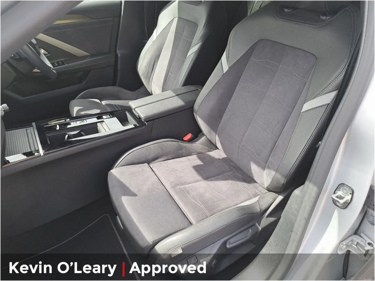 Opel Astra 1.2T GS 130PS 8 Speed Auto - Image 4
