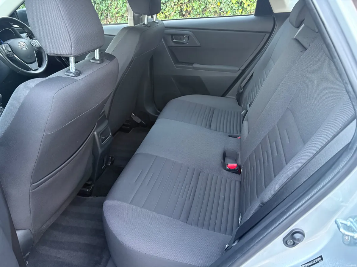 Toyota Auris 2016 - Image 6
