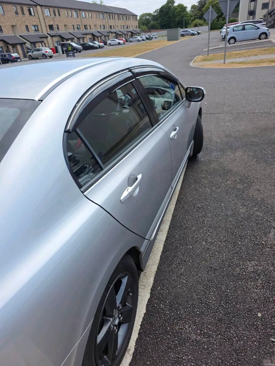 HONDA CIVIC 1.8I SES 4 DOORS 6 SPEED 140HP - Image 2