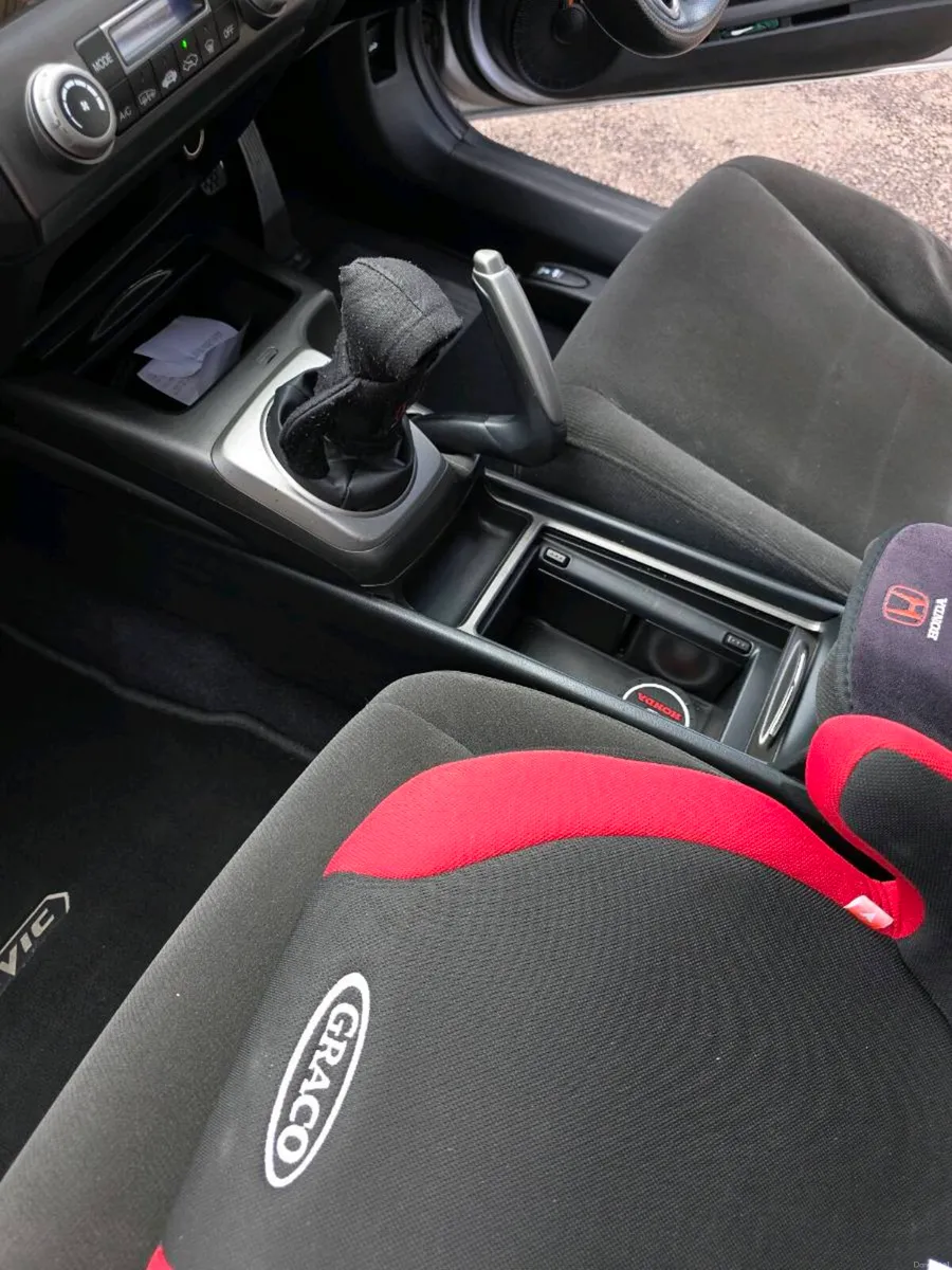 HONDA CIVIC 1.8I SES 4 DOORS 6 SPEED 140HP - Image 4